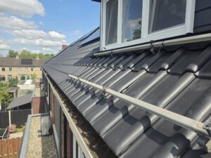 Onderconstructie voor het terugplaatsen van zonnepanelen na dakkapelplaatsing.