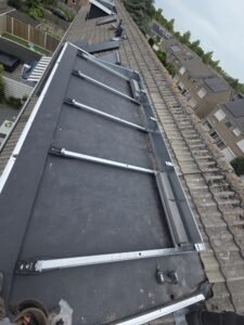 Onderconstructie voor terugplaatsen zonnepanelen op schuin dak.