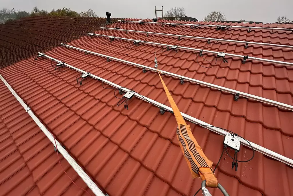 Zonnepanelen verwijderen en terugplaatsen in Almere