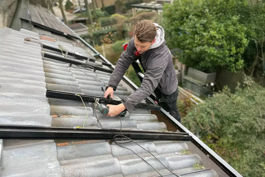 Zonnepanelen verwijderen en terugplaatsen in Den Haag