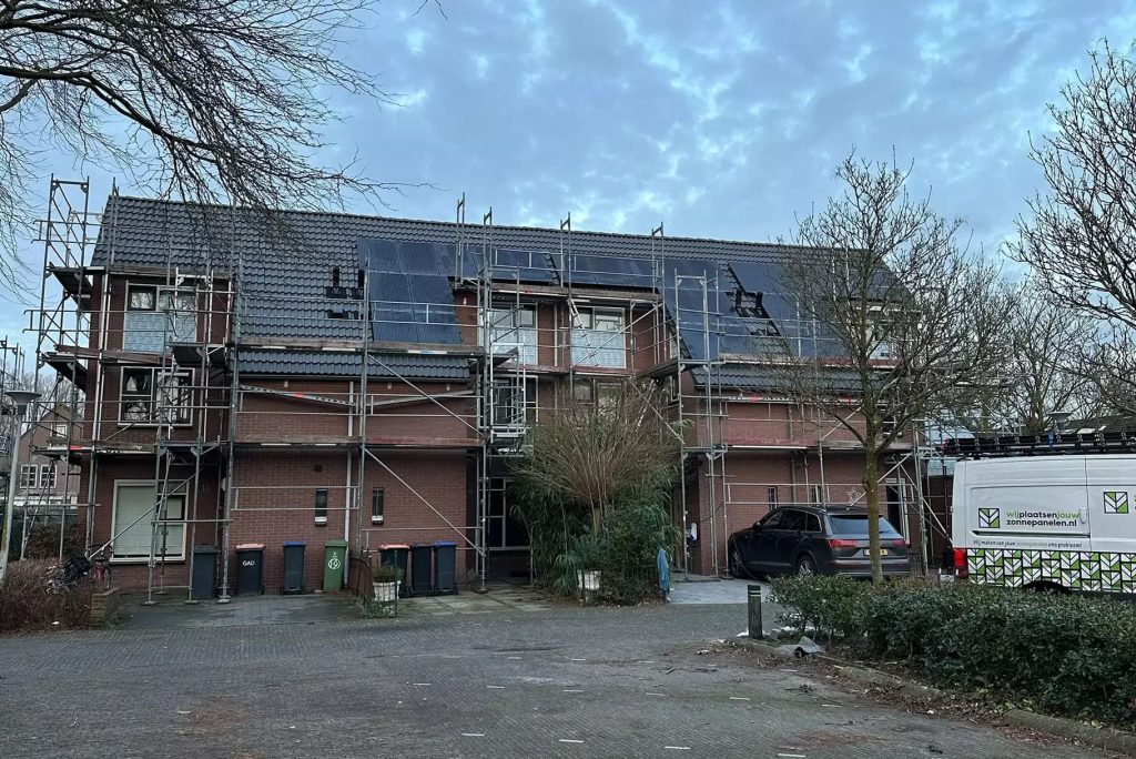 Zonnepanelen verwijderen en terugplaatsen in Ede