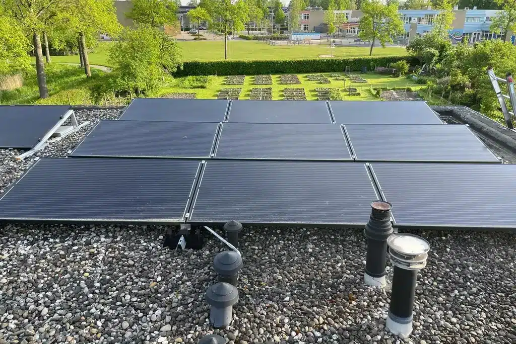 Zonnepanelen verwijderen en terugplaatsen in Spijkenisse