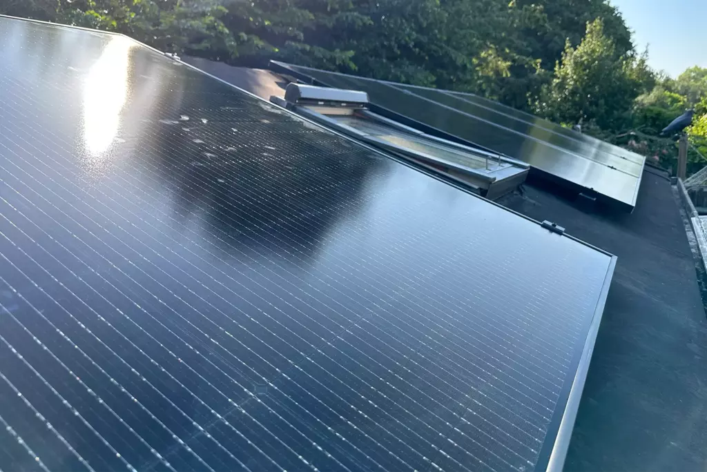 Zonnepanelen reinigen in Weesp
